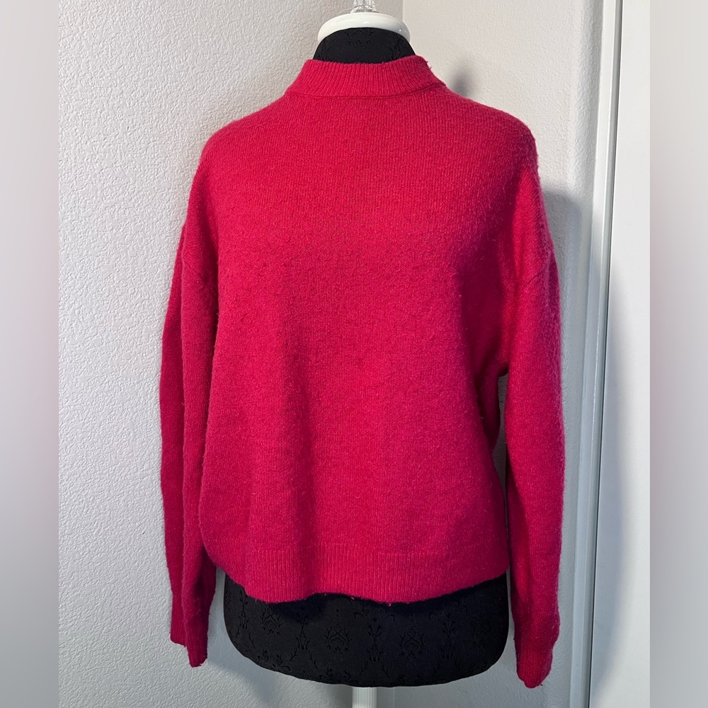 H&M High Neck Fuschia Sweater Size Small